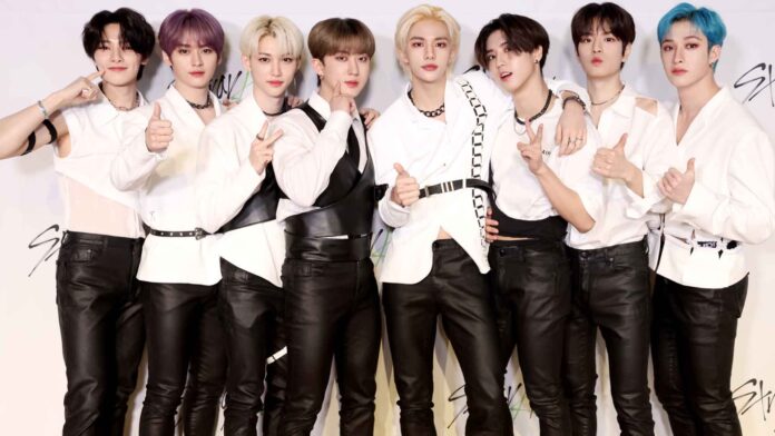 20220404-PAGEONE-Stray-Kids.jpg