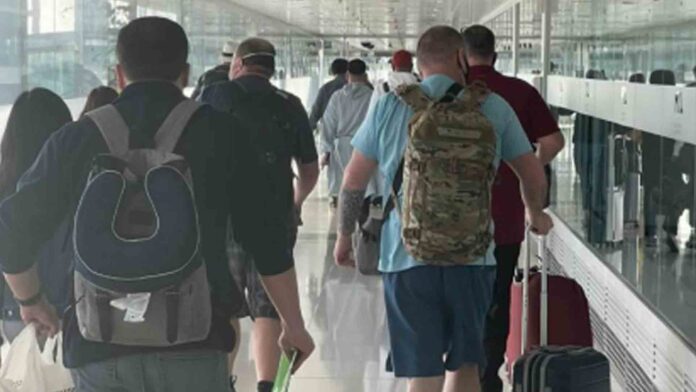 20220410-PAGEONE-Traveler.jpg