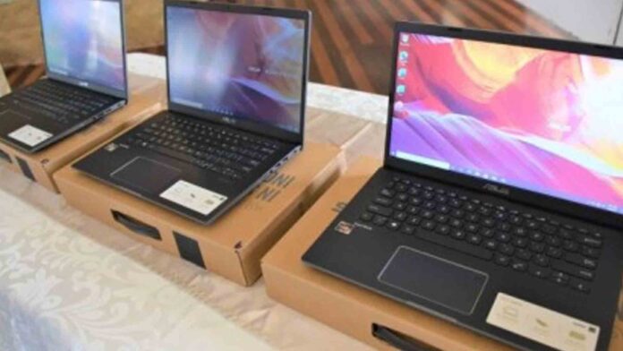 20220519-PAGEONE-Laptops-.jpg