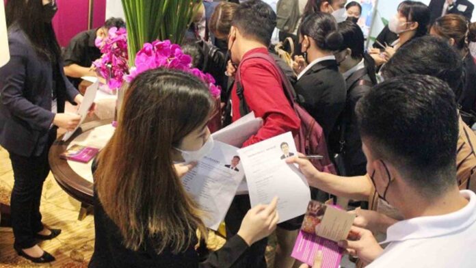 20220927-PAGEONE-Job-Fair.jpg